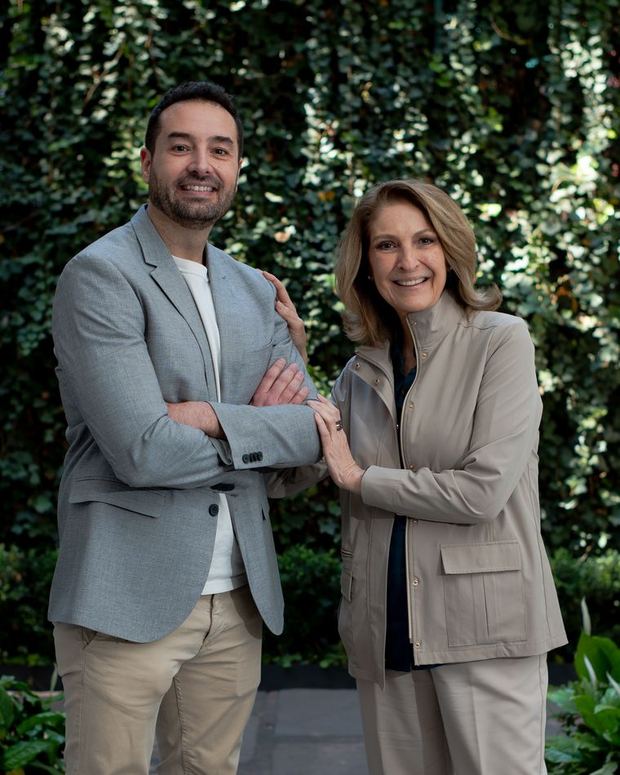 Juanjo Artero con Marcela Velasco, CMO de Telcel